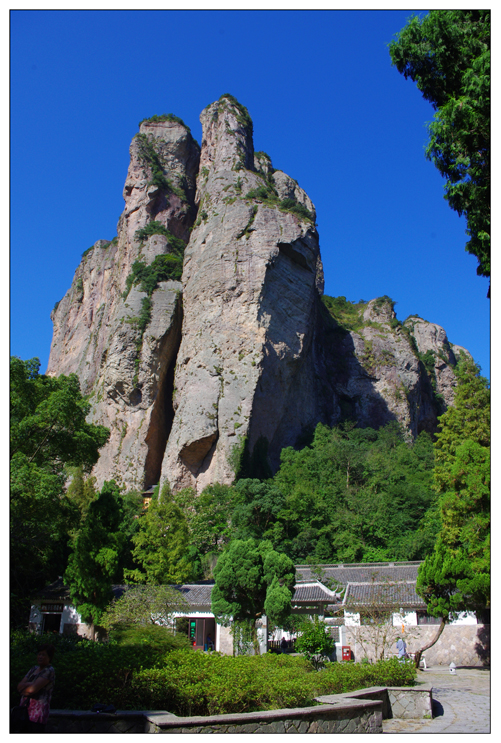 In 2013, all employees of the company took a two-day tour of Yandang Mountain